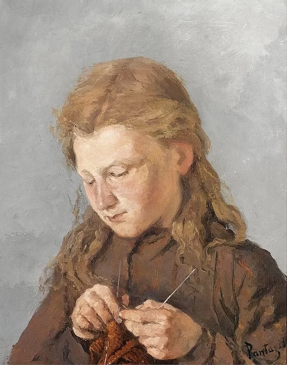 Giovane donna che fa la maglia